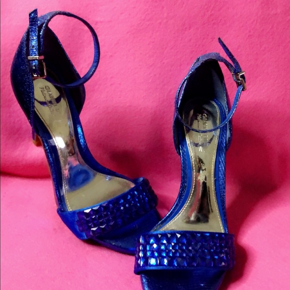 Heels - Picture 2 of 2